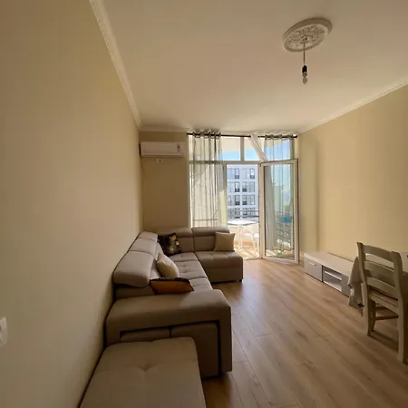 Jonildo's * Golem (Tirana)