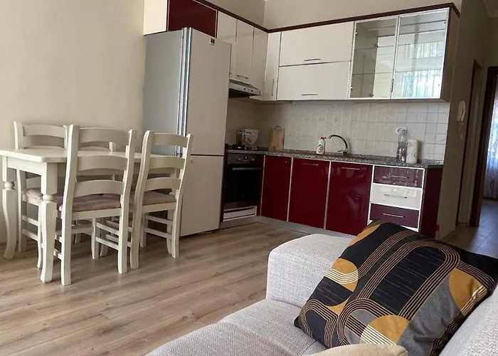 Jonildo's * Golem (Tirana)