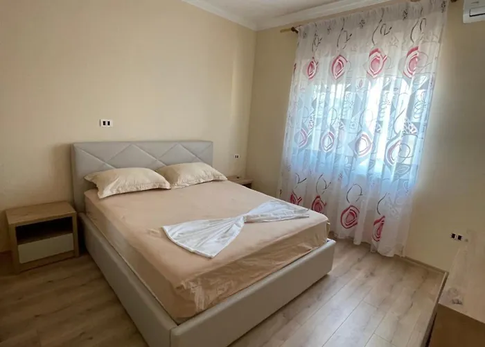 Jonildo's * Golem (Tirana)