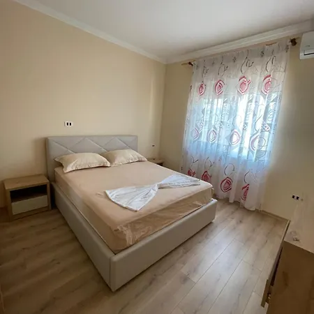 Jonildo's * Golem (Tirana)